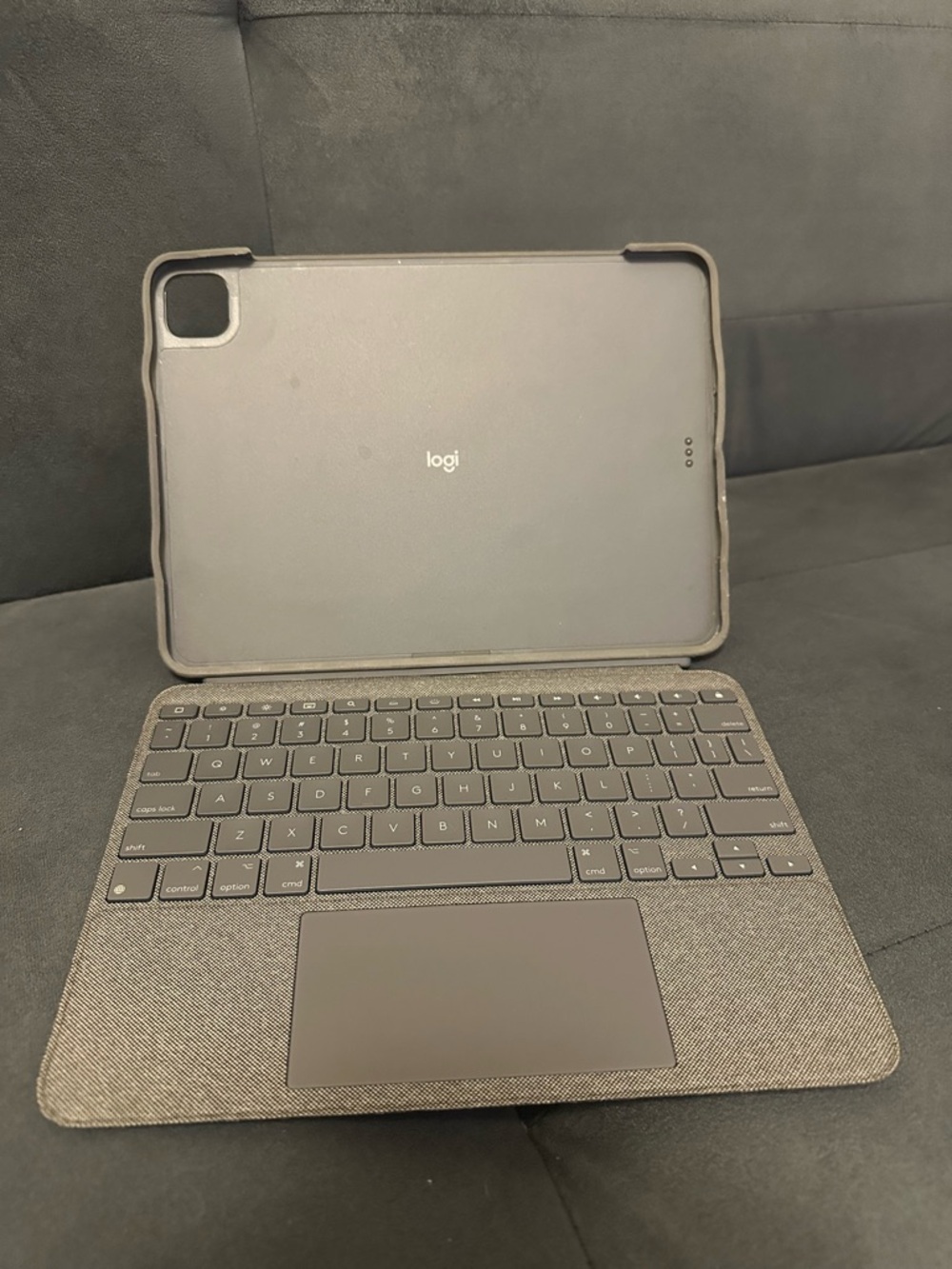 Logitech - Combo Touch iPad Pro Keyboard Folio for Apple iPad Pro 11"